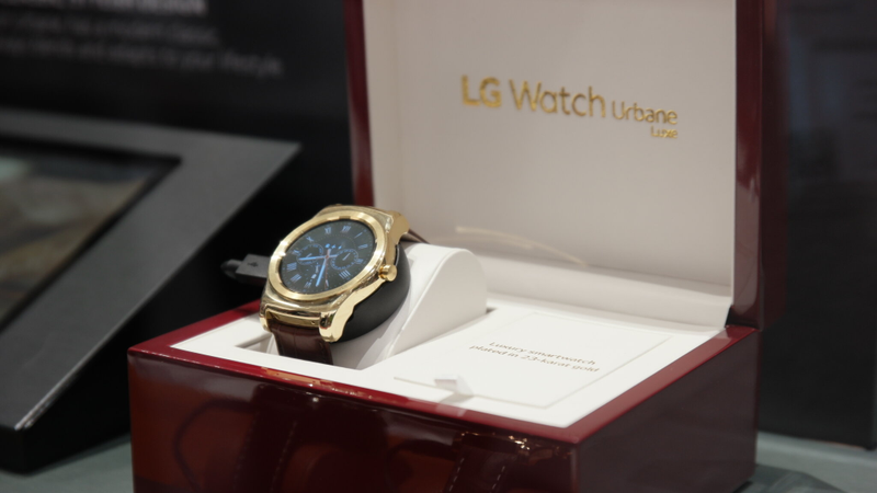 Illustration for article titled LG's Watch Urbane Luxe Is 23-Karat Gold Bonkers